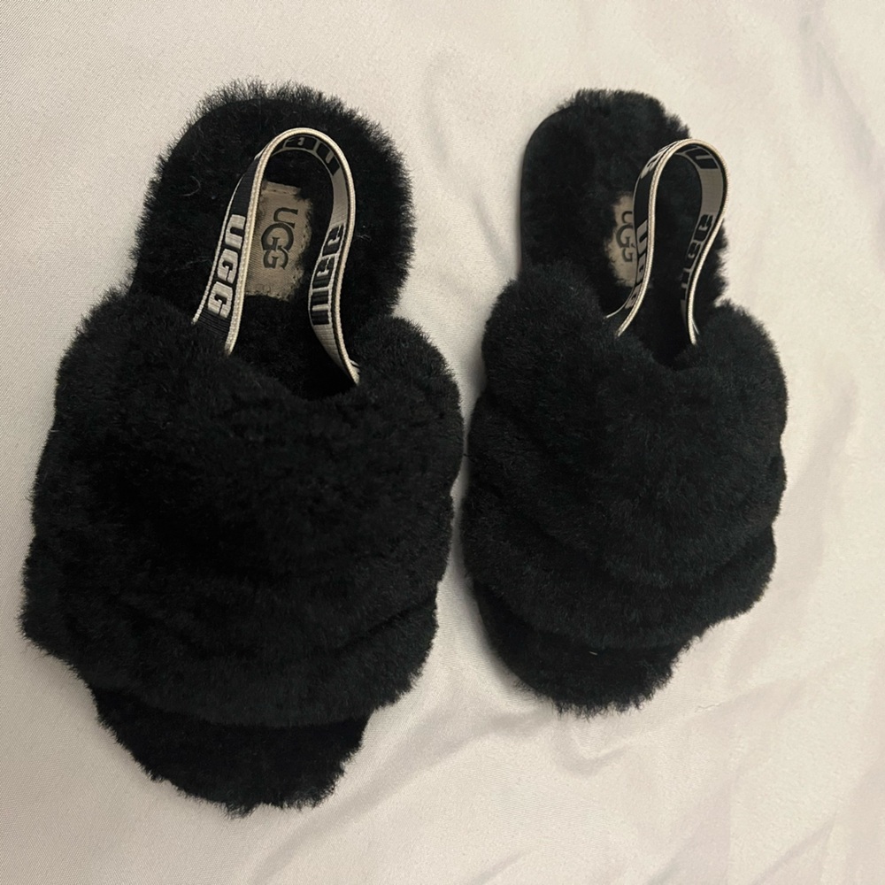 Ugg slippers sling back size 10 for kids color black in good condition